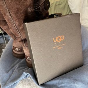 UGG BAILEY SUEDE BUTTON BOOTS + UGG CLEANING KIT